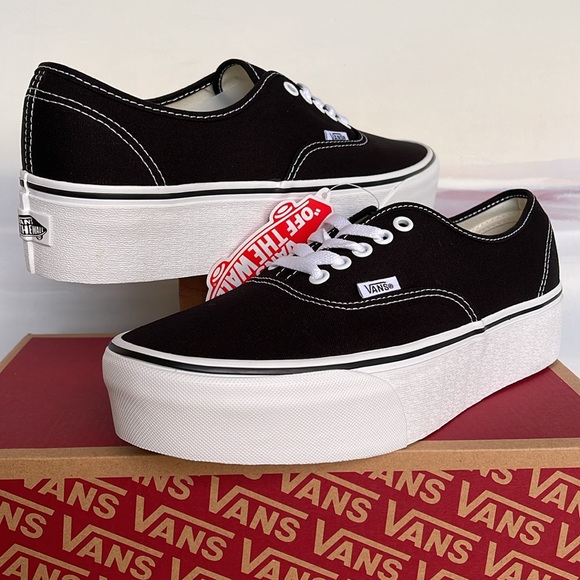 Vans Men’s Authentic Stacked
Canvas Black/True White
VN0A5KXXBMX
Platforms - Picture 8 of 16